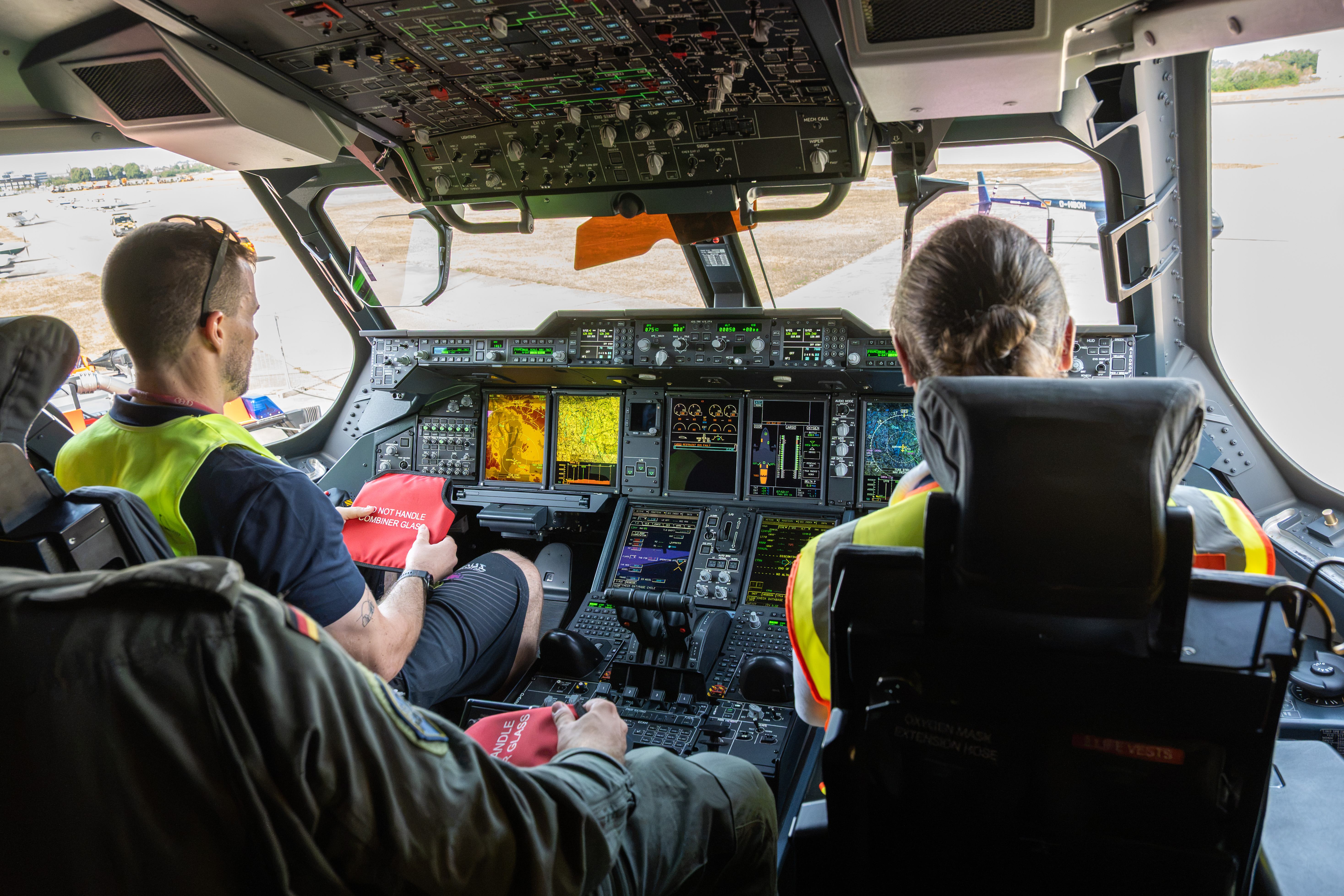 Blick in das Cockpit des Airbus A400M der Luftwaffe